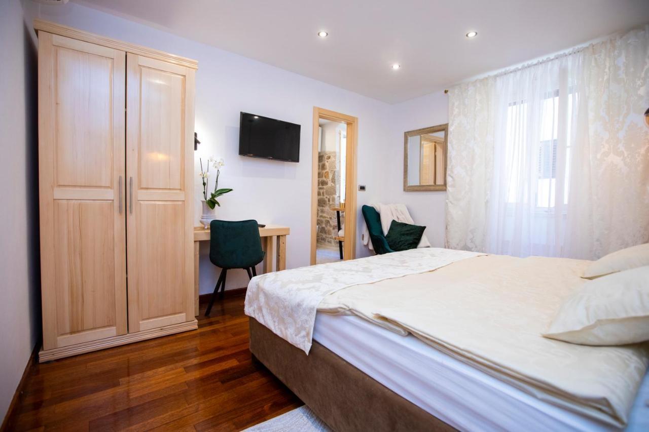 Ideal Rooms #2 Split Exterior photo